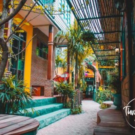 Time Sabai 134 Hostel Bangkok Bagian luar foto