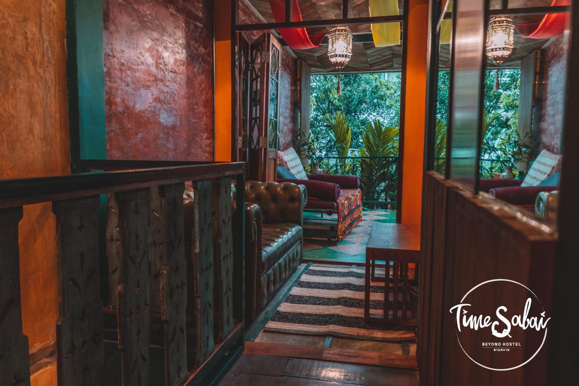 Time Sabai 134 Hostel Bangkok Bagian luar foto