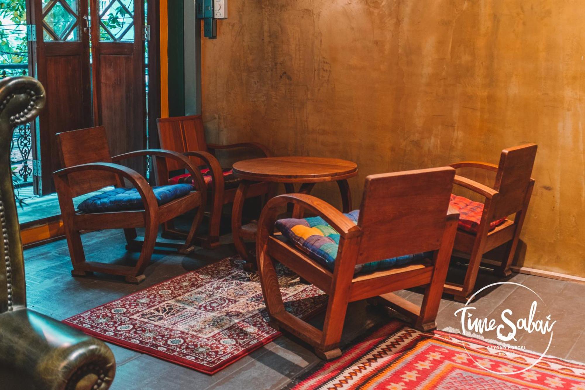 Time Sabai 134 Hostel Bangkok Bagian luar foto