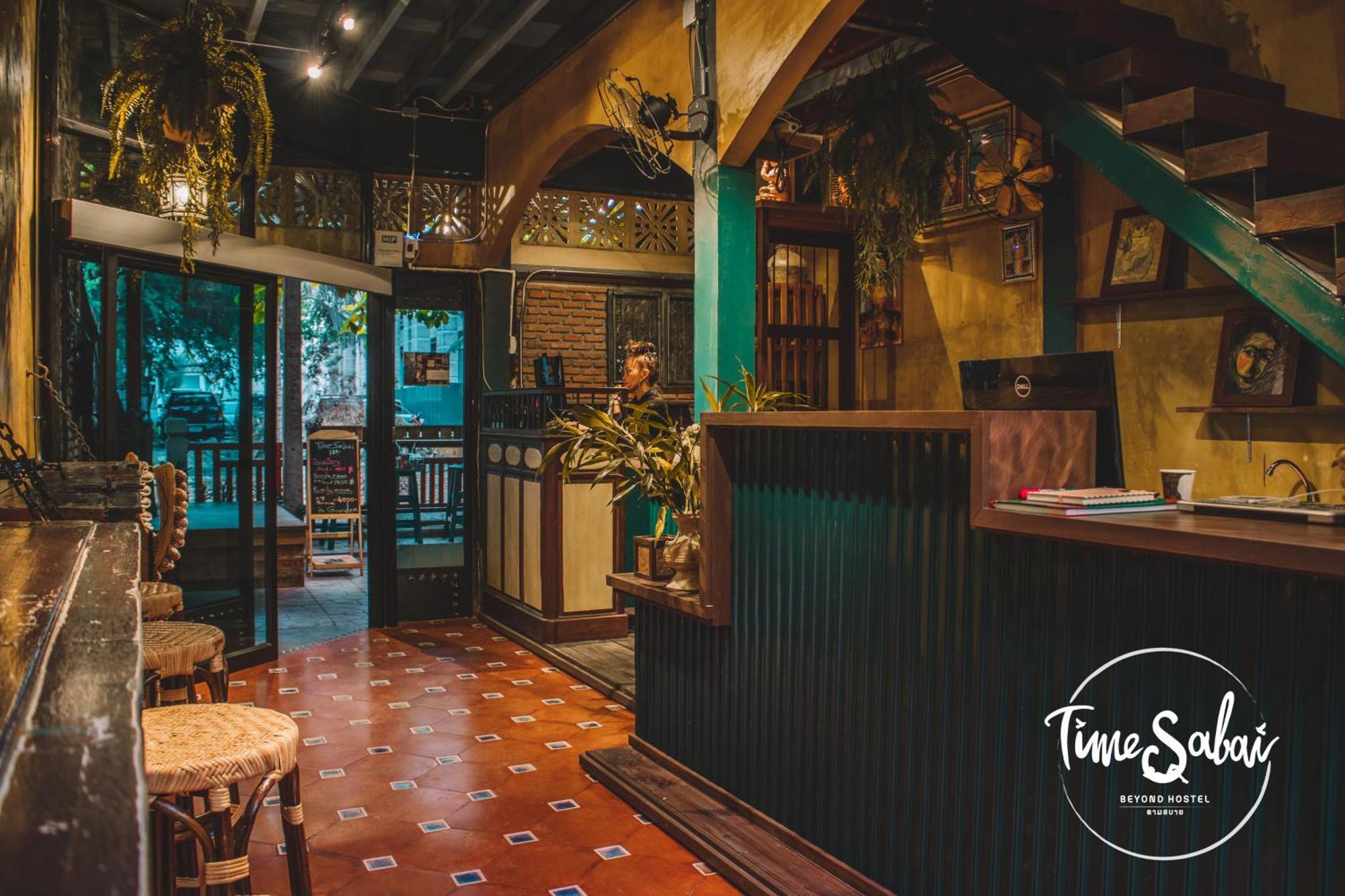 Time Sabai 134 Hostel Bangkok Bagian luar foto