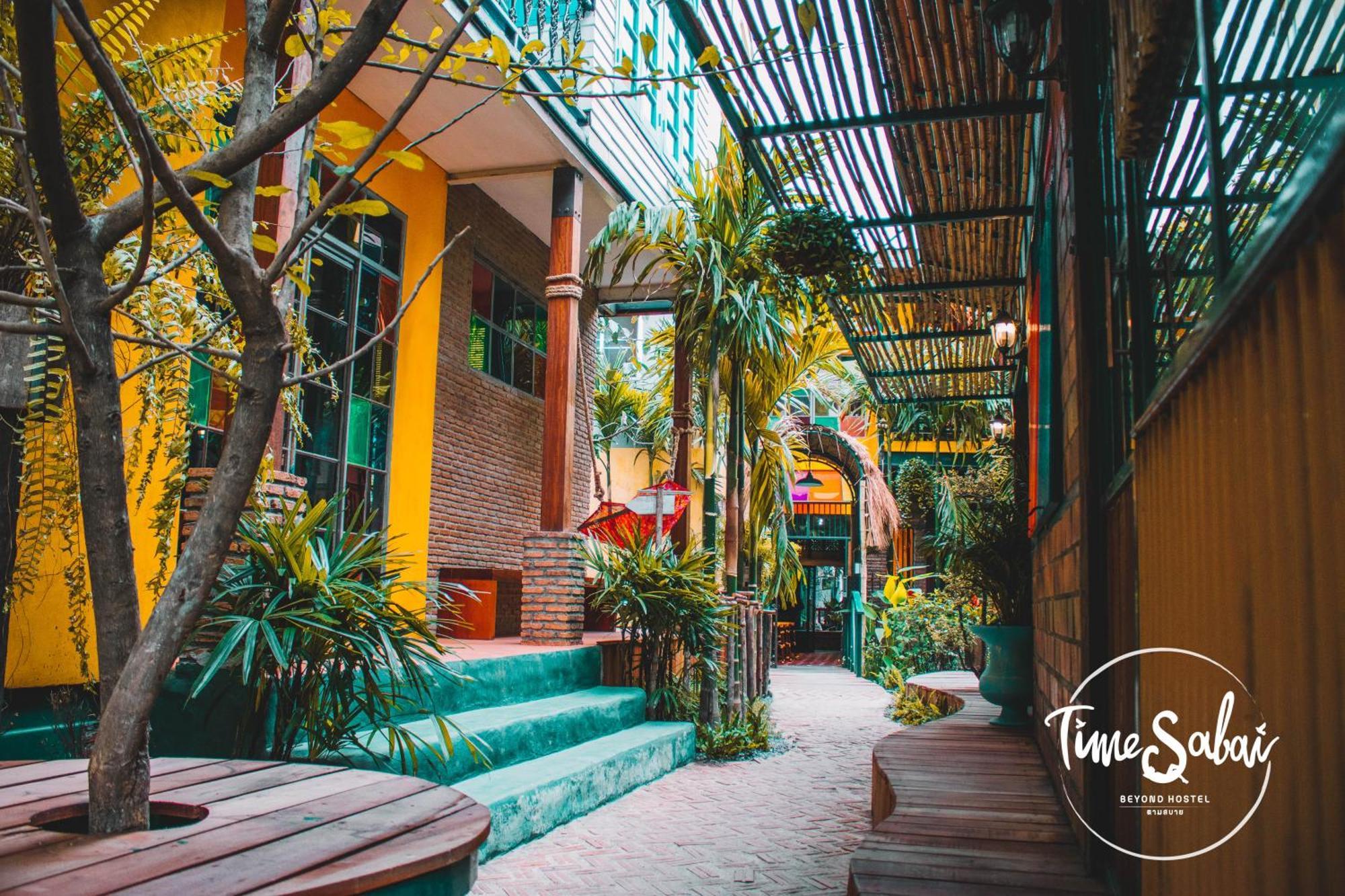 Time Sabai 134 Hostel Bangkok Bagian luar foto