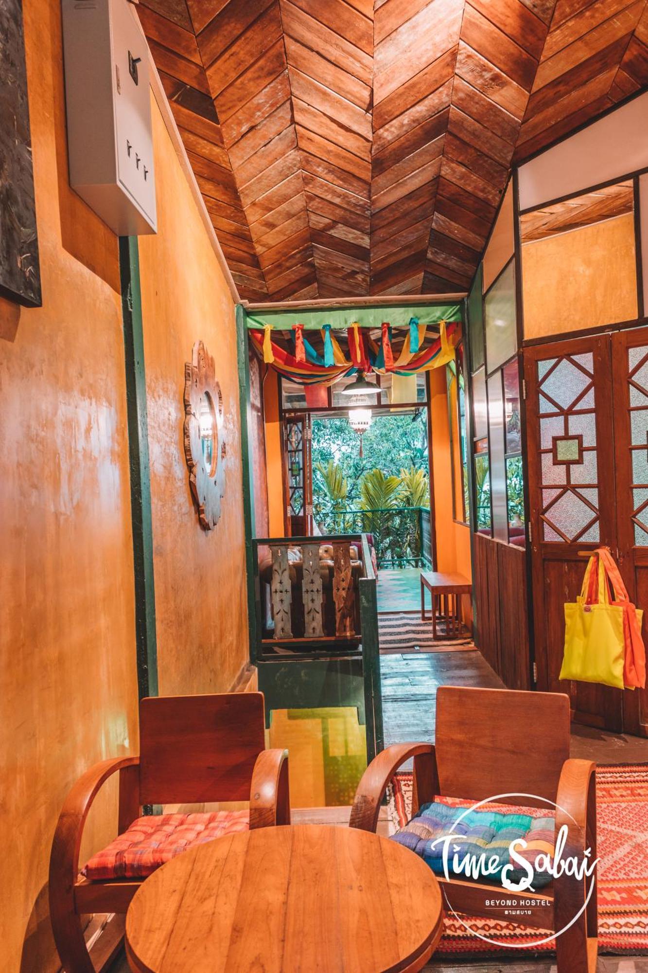 Time Sabai 134 Hostel Bangkok Bagian luar foto